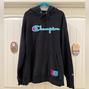 Champion: Sweatshirt with Pink and Blue Patch